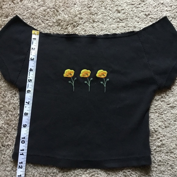 Brandy Melville Poppy Crop Top - Picture 6 of 7